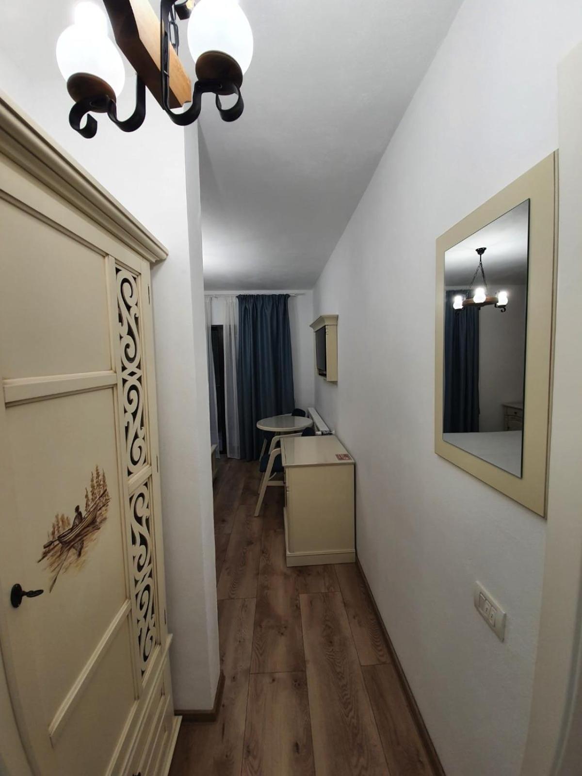 Pensiunea Iasmina Si Pescarul Calimanesti Exterior photo